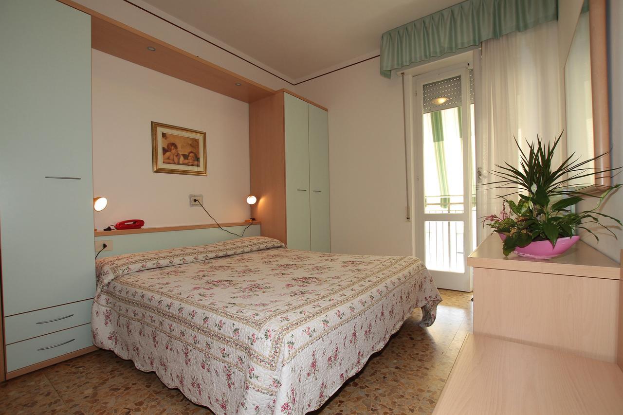 Hotel Vera Marina di Massa Bagian luar foto